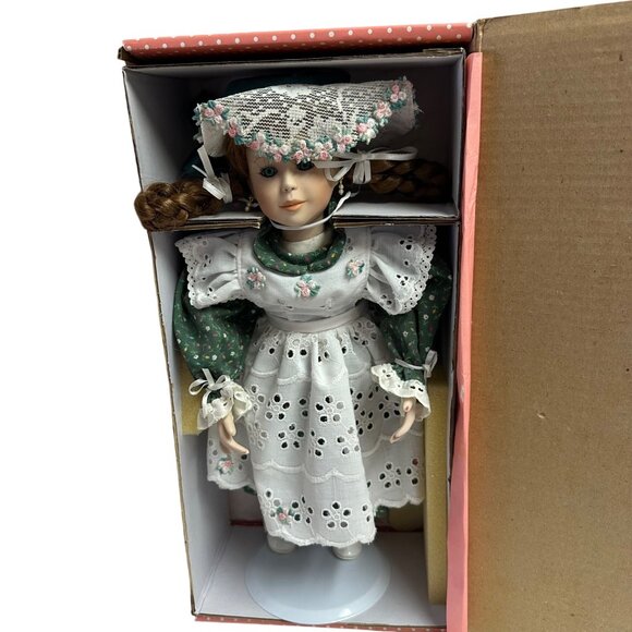 Paradise Galleries Treasury Collection Irish Doll Premier Edition - Picture 2 of 12